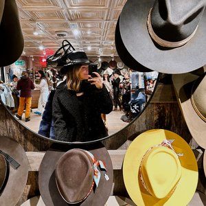 Meet your Posher, Caroline